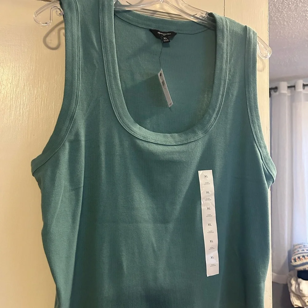 Green Ribbed Tank Top - Picture 2 of 6